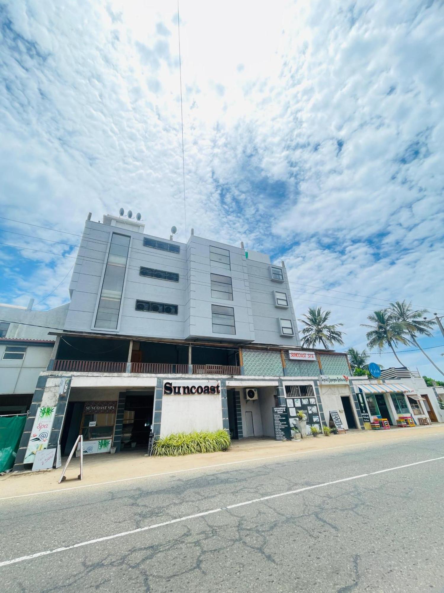 Suncoast Beach Hotel Mirissa Exterior foto